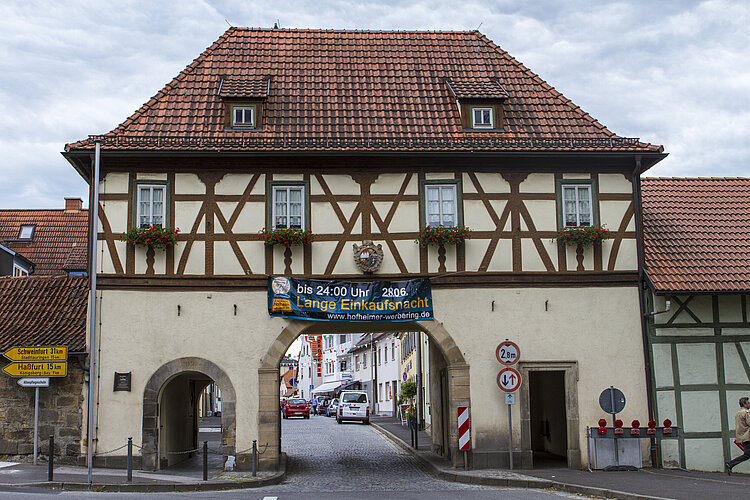 Das Rotkreuzmuseum im unterfränkischen Hofheim residiert in einem Torhaus  aus dem 16. Jahrhundert 